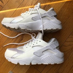 Nike huarache white
